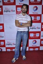 Dino Morea at the Launch of Total Quartz Safety month to create awareness about the hazards of unsafe driving in Big FM on 9th Oct 2012 (18).JPG